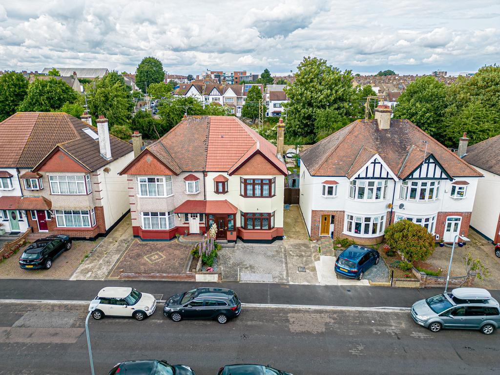 Ambleside Drive, Southendonsea, SS1 3 bed semidetached house for