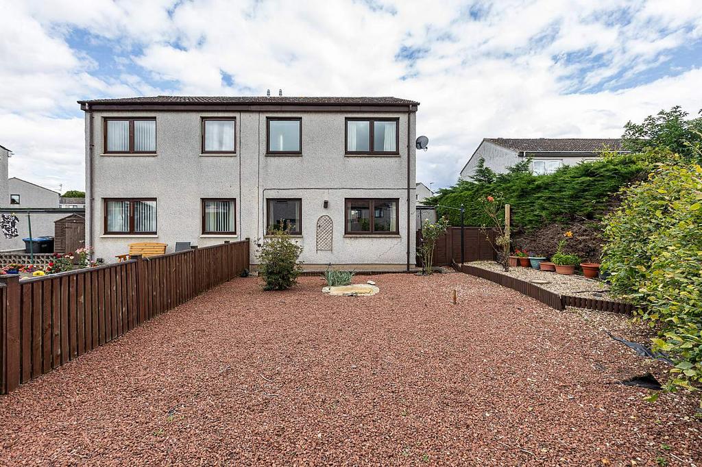 33 Queen's Croft, Kelso TD5 7NL 2 bed semidetached house for sale £