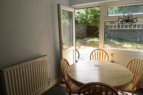 16 Harrow Close, Edenbridge, TN8 6DT