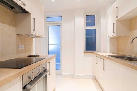 3 bedroom apartment for sale, St James Close, Prince Albert Road, St John's Wood, London, NW8