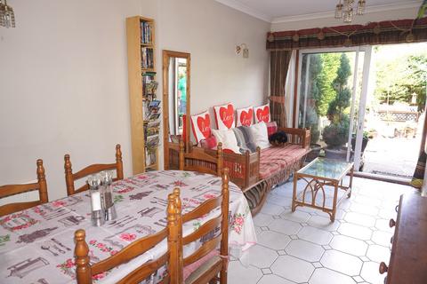 79 Priory Road, Chessington, KT9 1EG