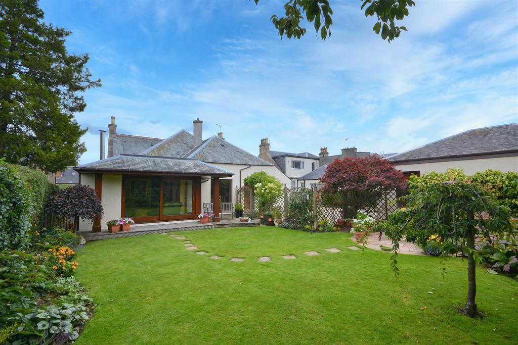 Redding Road, Brightons, Falkirk, Stirlingshire, FK2 0HG 5 bed detached