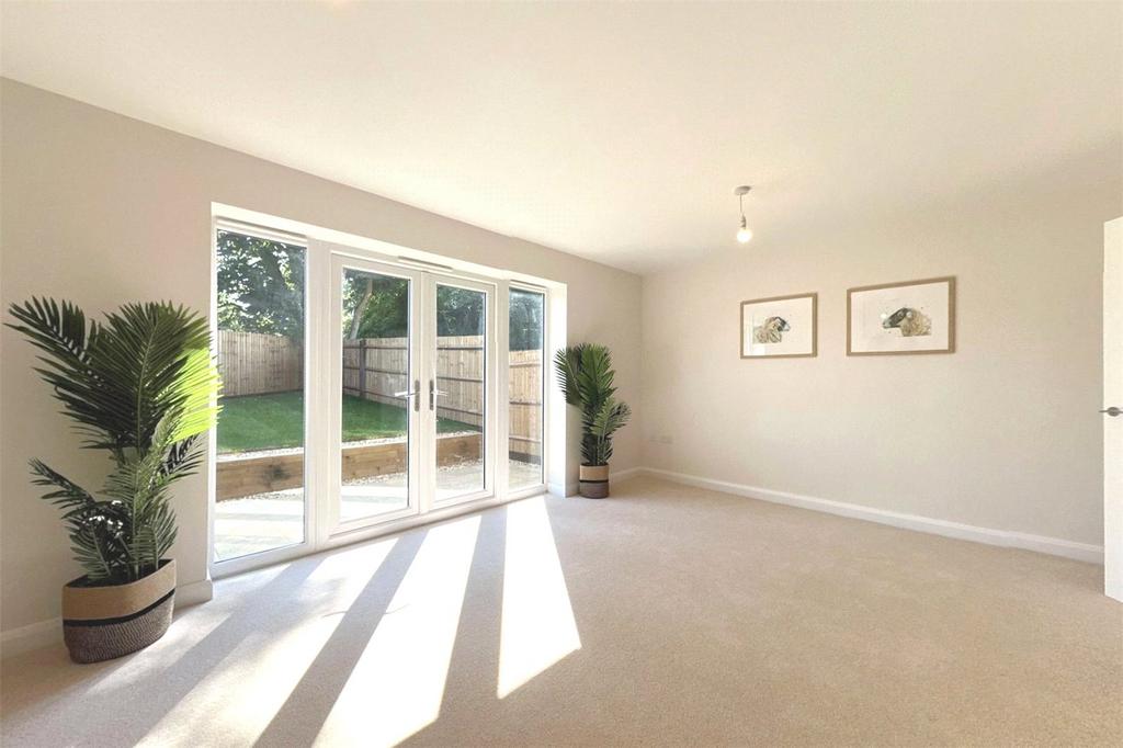 Brookthorpe Park, Brookthorpe, Gloucester, Gloucestershire, GL4 3 bed