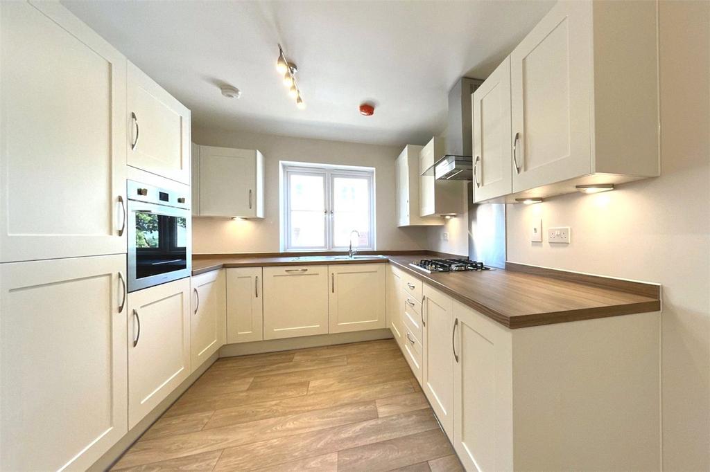 Brookthorpe Park, Brookthorpe, Gloucester, Gloucestershire, GL4 3 bed