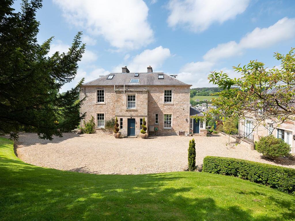 Oxnam Road, Jedburgh, Scottish Borders, TD8 6 bed detached house for