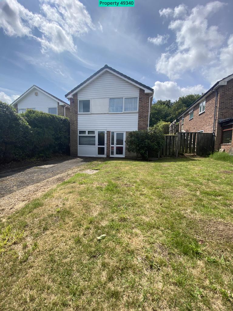 7 Hawkhurst Drive, Nottingham, NG8 4 bed detached house £1,200 pcm (£277 pw)