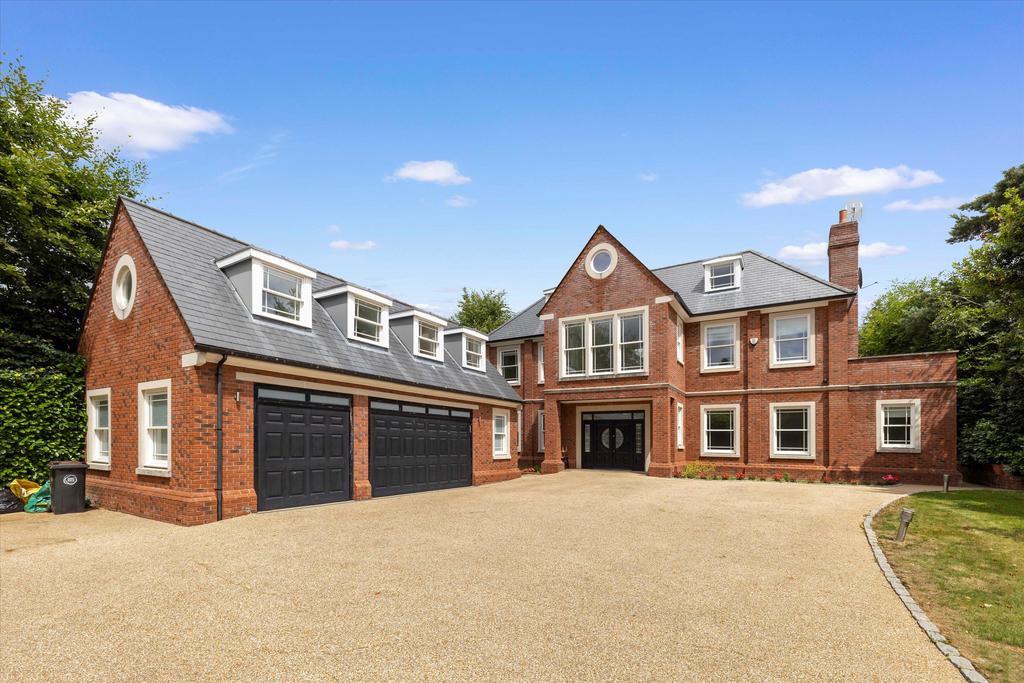 Moles Hill, Crown Estate, Oxshott, Surrey, KT22 7 bed detached house