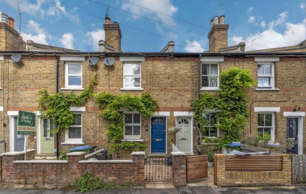 Queens Road, Thames Ditton KT7 2 bed terraced house to rent £2,250