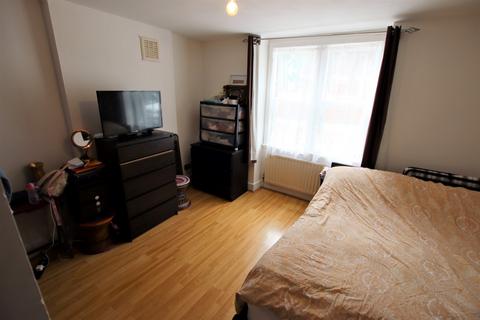 4 bedroom flat for sale, Pitsea Street, London E1