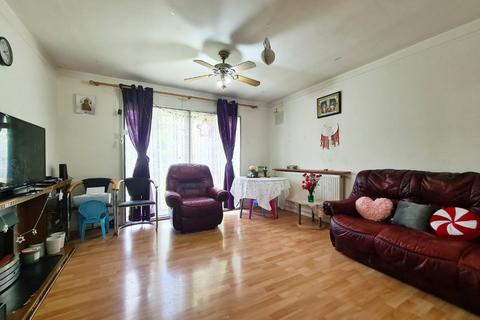 2 bedroom flat for sale, Springwell Road, Hounslow, Greater London, TW4 7RJ