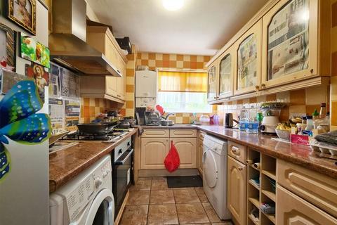 2 bedroom flat for sale, Springwell Road, Hounslow, Greater London, TW4 7RJ