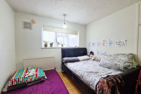 2 bedroom flat for sale - Springwell Road, Hounslow, Greater London, TW4 7RJ