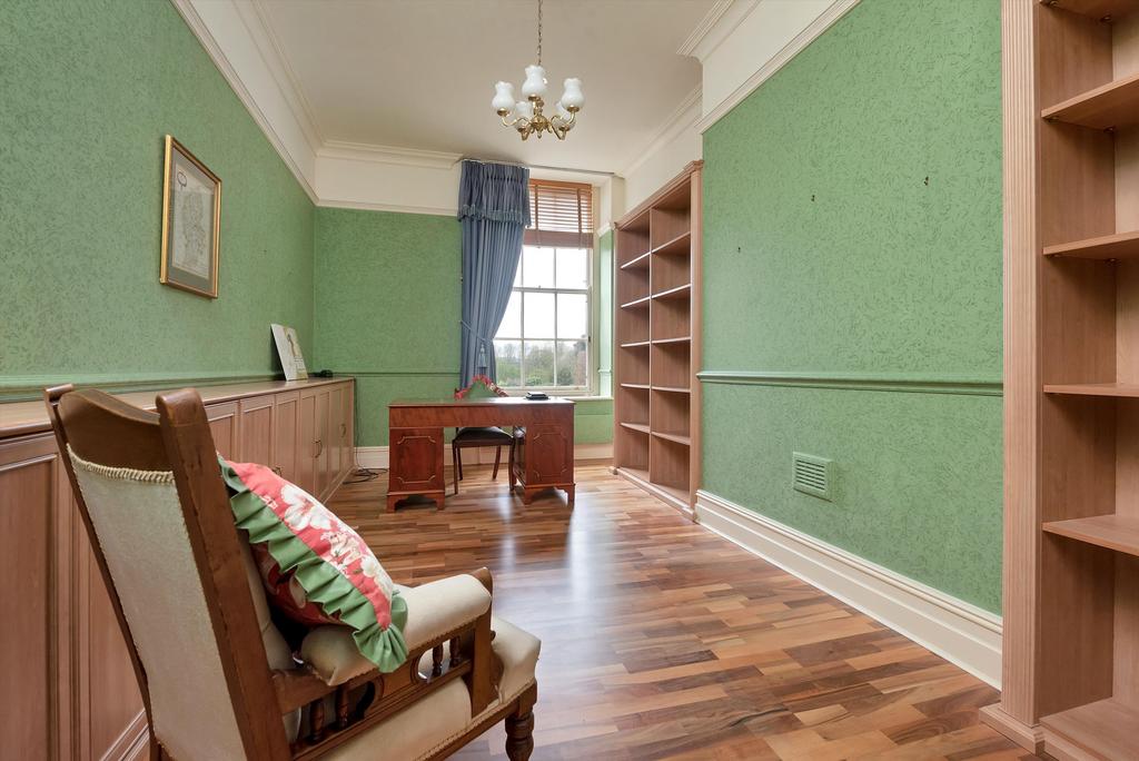Bedroom / Study