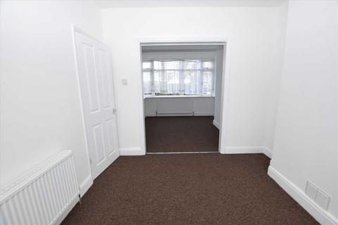 3 bedroom semi-detached house to rent, Gainsborough Gardens, Edgware