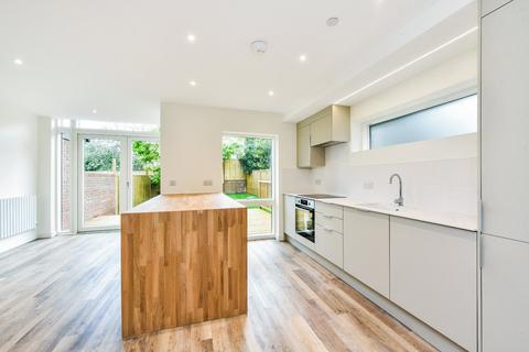 4 bedroom end of terrace house for sale, Vicarage Hill, Alton, Hampshire