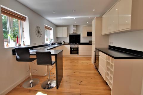 4 bedroom detached house for sale, PORTSMOUTH ROAD HORNDEAN