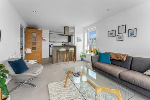 Flat 13, 6 Hatters Lane, Edinburgh, EH7 4GX