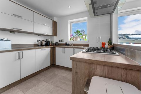Flat 13, 6 Hatters Lane, Edinburgh, EH7 4GX