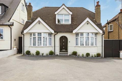 4 bedroom detached bungalow for sale, The Walk, Potters Bar, EN6 1QF