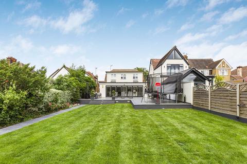 4 bedroom detached bungalow for sale, The Walk, Potters Bar, EN6 1QF