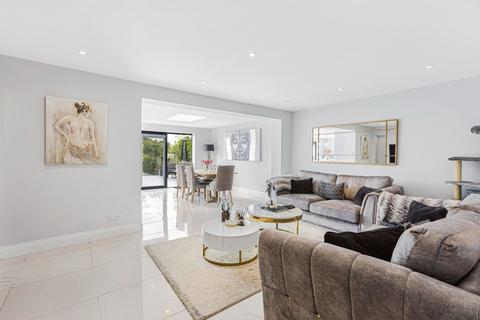 4 bedroom detached bungalow for sale, The Walk, Potters Bar, EN6 1QF