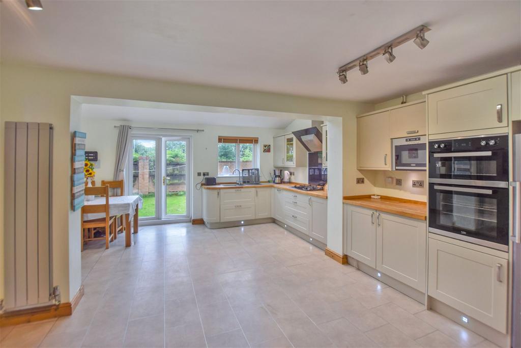 Rushmore Drive, Sandringham Gardens, Widnes 4 bed detached house for