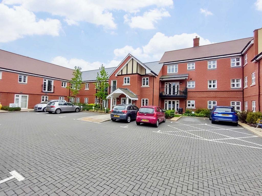 GROUND FLOOR IN Mountbatten House, BOVINGDON 2 bed apartment for sale