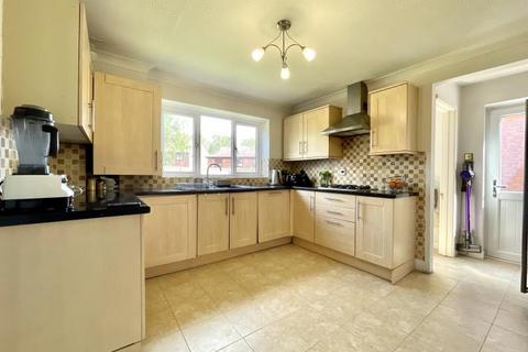 4 bedroom detached house to rent, Gatcombe, Great Holm