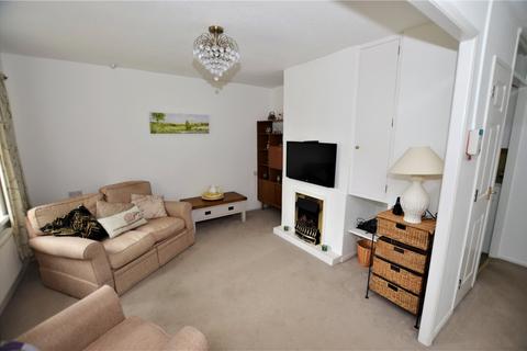 2 bedroom bungalow for sale - Oaklea Way, Uckfield, East Sussex, TN22