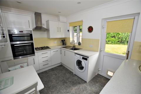 2 bedroom bungalow for sale - Oaklea Way, Uckfield, East Sussex, TN22