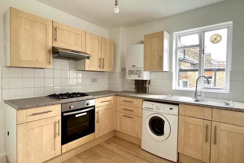 Studio to rent, Colney Hatch Lane, Muswell Hill, London, N10