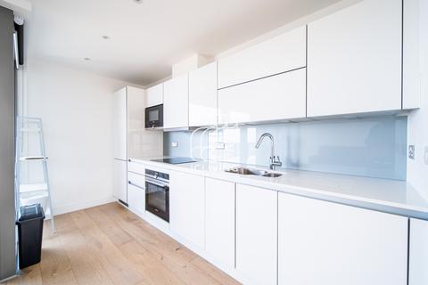 3 bedroom flat to rent, Heritage Tower, London, E14