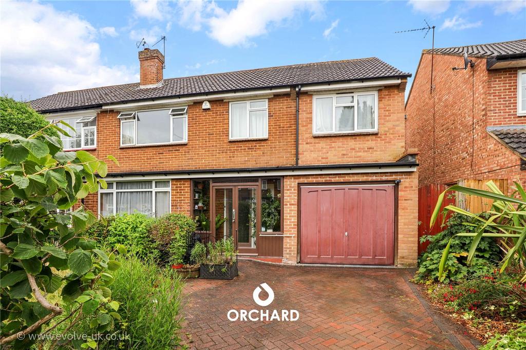 Edinburgh Drive, Ickenham, Middlesex, UB10 4 bed semidetached house