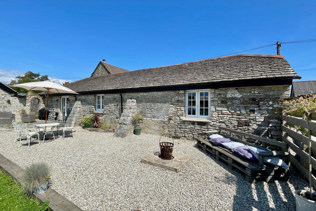 TABBIT'S HILL LANE, HARMANS CROSS 3 bed cottage for sale £725,000