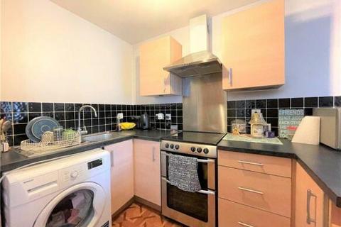 2 bedroom flat for sale, Marchside Close, Hounslow, TW5