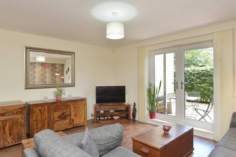 Flat 2, 2 Thorntreeside, Edinburgh, EH6 8FB
