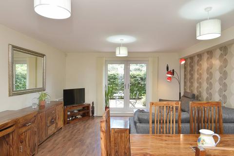 Flat 2, 2 Thorntreeside, Edinburgh, EH6 8FB