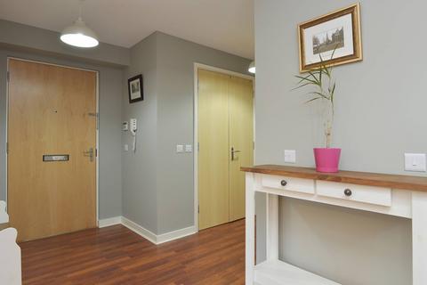Flat 2, 2 Thorntreeside, Edinburgh, EH6 8FB
