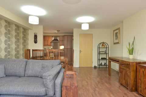 Flat 2, 2 Thorntreeside, Edinburgh, EH6 8FB