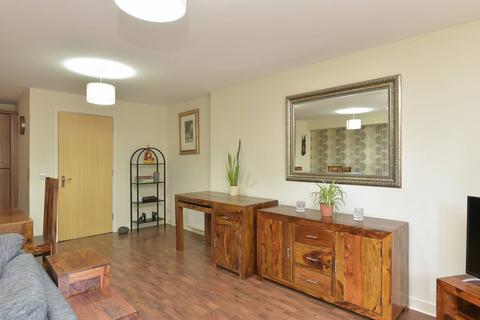 Flat 2, 2 Thorntreeside, Edinburgh, EH6 8FB