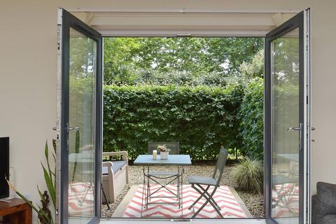 Flat 2, 2 Thorntreeside, Edinburgh, EH6 8FB