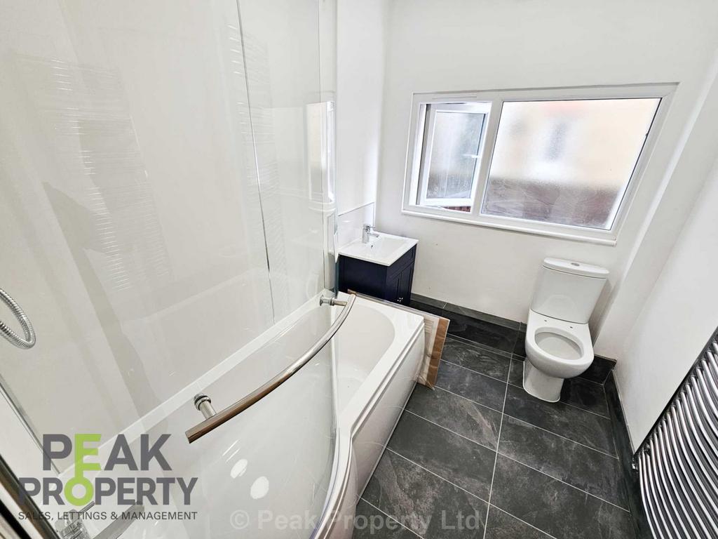 Apartment in Westcliff On Sea - View 2