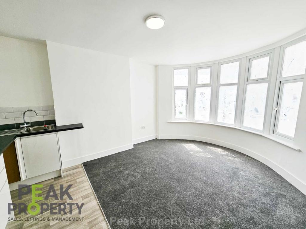 Apartment in Westcliff On Sea - View 4