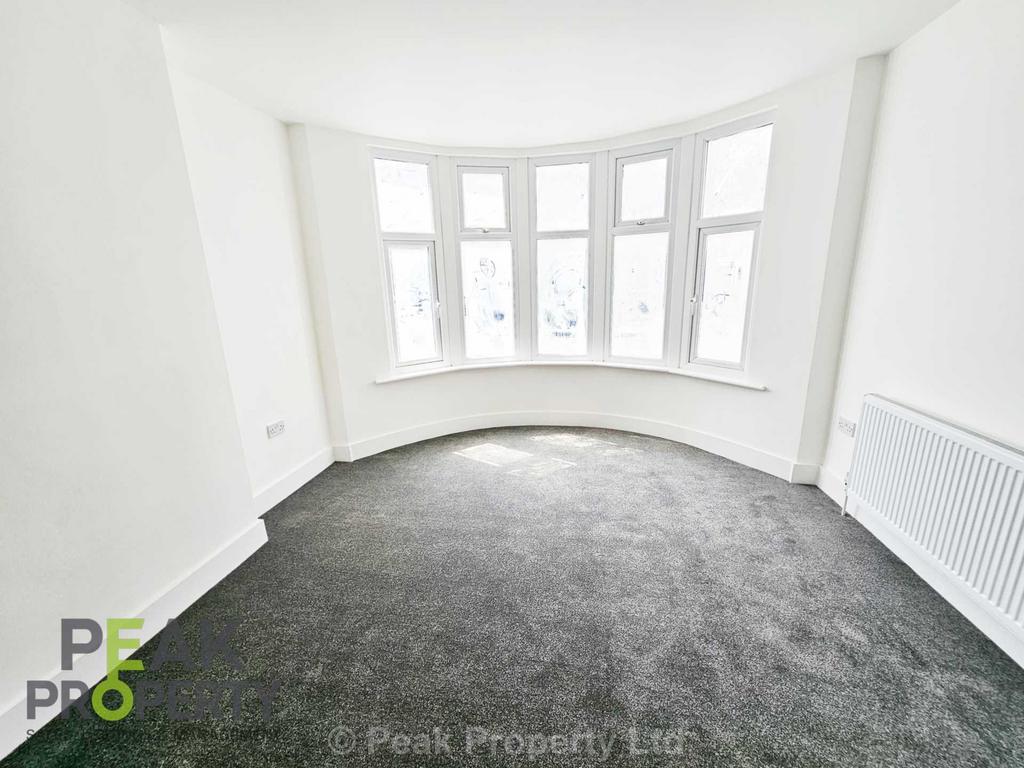 Apartment in Westcliff On Sea - More