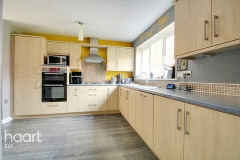 4 bedroom end of terrace house for sale - Guernsey Way, Littleport