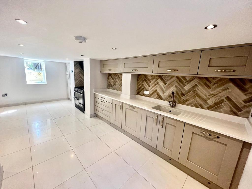 Ash Grove, Ilkley, West Yorkshire, UK, LS29 4 bed terraced house to