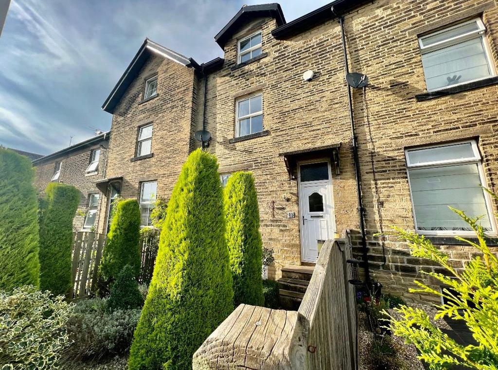 Ash Grove, Ilkley, West Yorkshire... 4 bed terraced house £1,695 pcm
