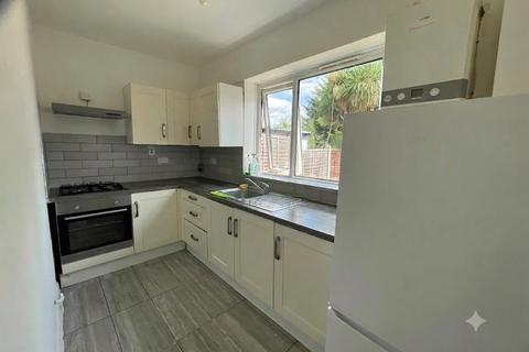 3 bedroom semi-detached house to rent, Woodbank Road, Bromley, BR1