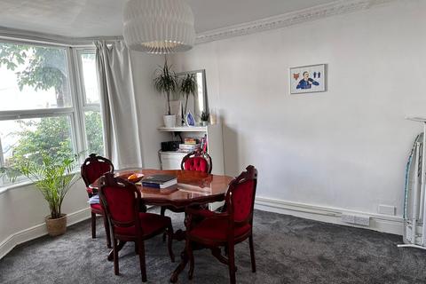 51 Arnold Road, Woking, GU21 5JX