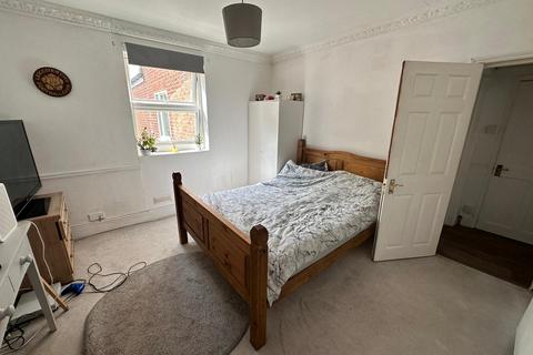 51 Arnold Road, Woking, GU21 5JX